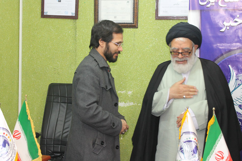 مهندس حسینی و تقدیر از آیت الله جعفری توسط موسسه بین المللی صلح