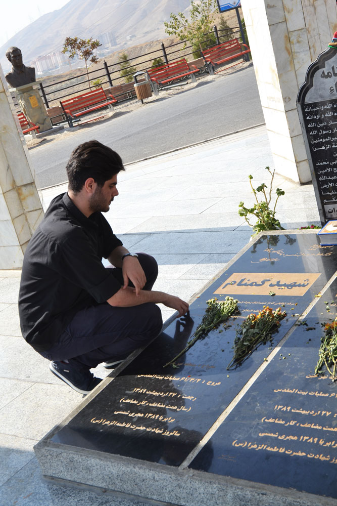 غبار روبي و عطر افشاني مزار شهدای گمنام